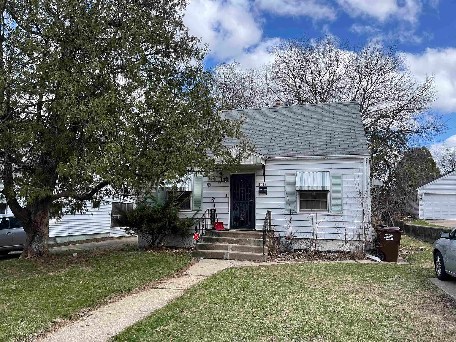 1012 S Independence Ave photo 1