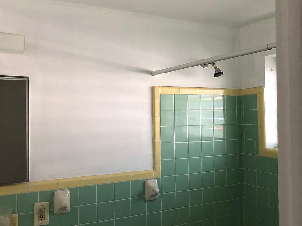 1st image of 13990 NE 20th Ct APT 2