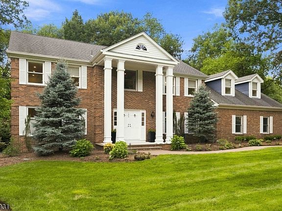 2nd image of 700 Oak Ln