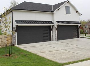 800 SE Pine Ct, Blue Springs, MO 64014