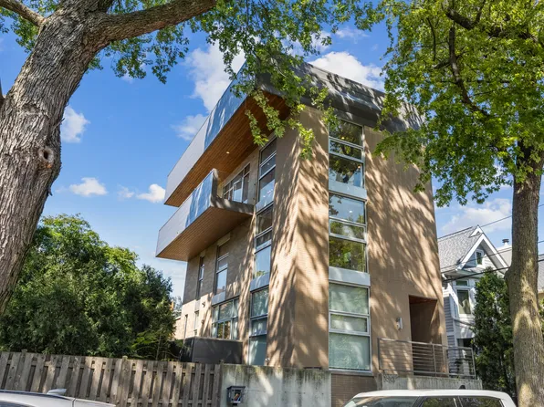 2610 N Mildred Ave #201, Chicago, IL 60614