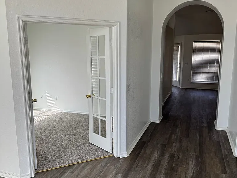 2916 Glasgow Dr — Photo 8