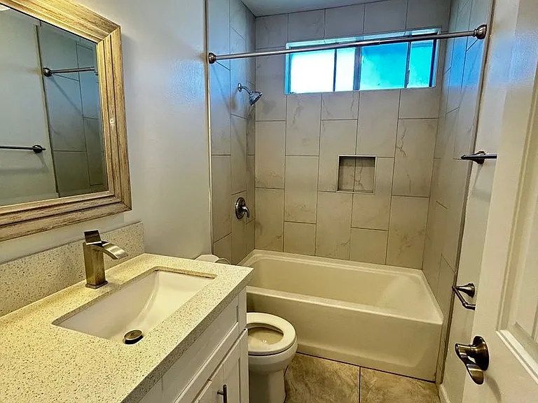 4054 Highland Ave — Photo 7