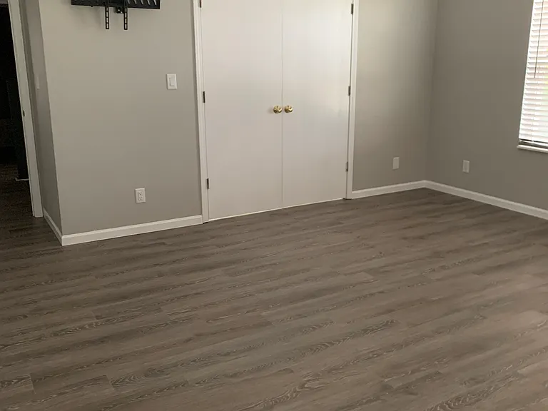 401 Vineyards Ct — Photo 8