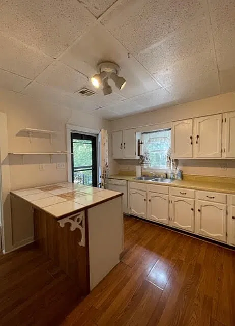 3 bed, 996 sqft, $850 — Photo 2