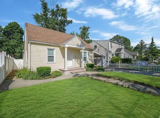 30 Manor Rd, West Hempstead, NY 11552