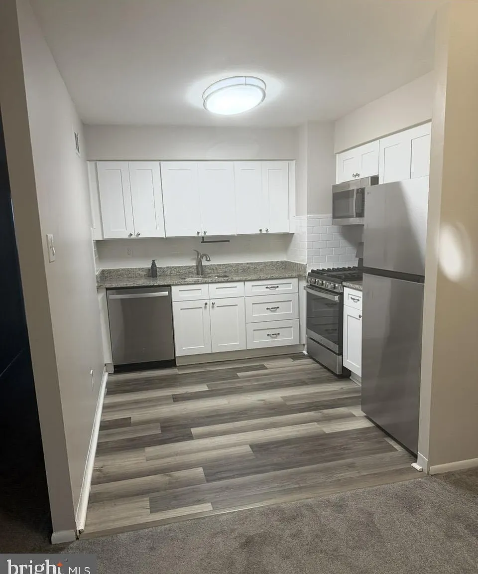 2 bed, 1.0 bath, 1020 sqft, $1,800 — Photo 3