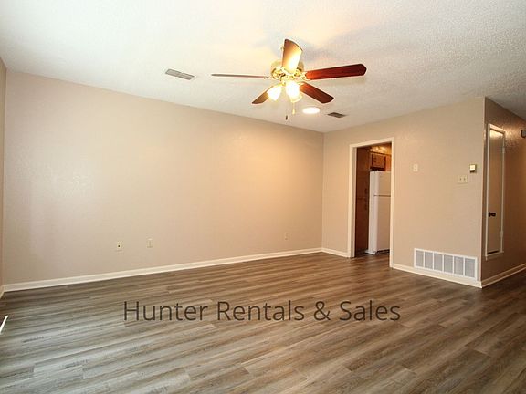 4th image of 3704B Hereford Ln