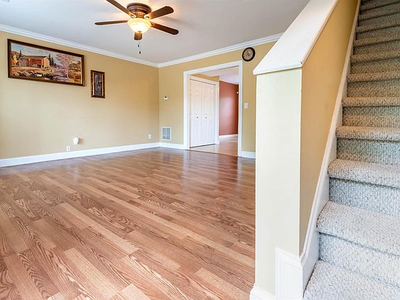 2nd image of 409 E Tiverton Way