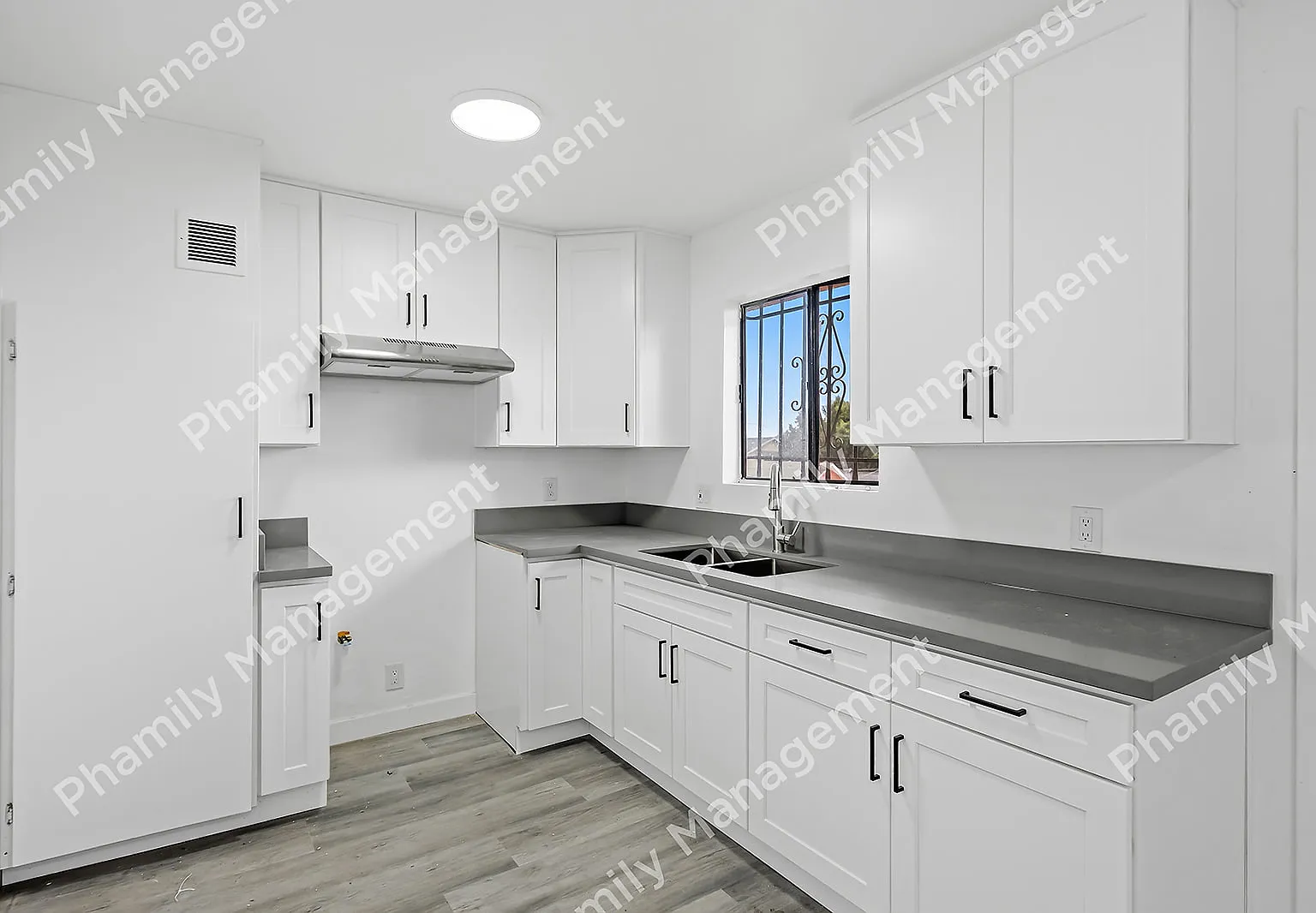 2538 Johnston St — Photo 4