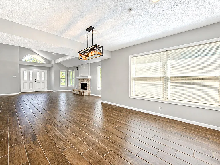 13103 Wickersham Ln — Photo 4