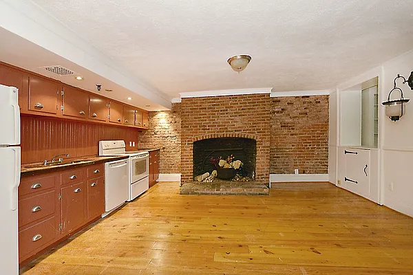 Rented by M.Woods & Associates | media 2