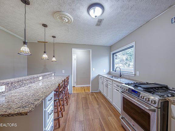 5th image of 826 Patton Ferry Rd