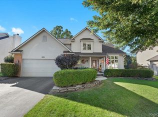 1372 Morning Mist Dr, Howell, MI 48843