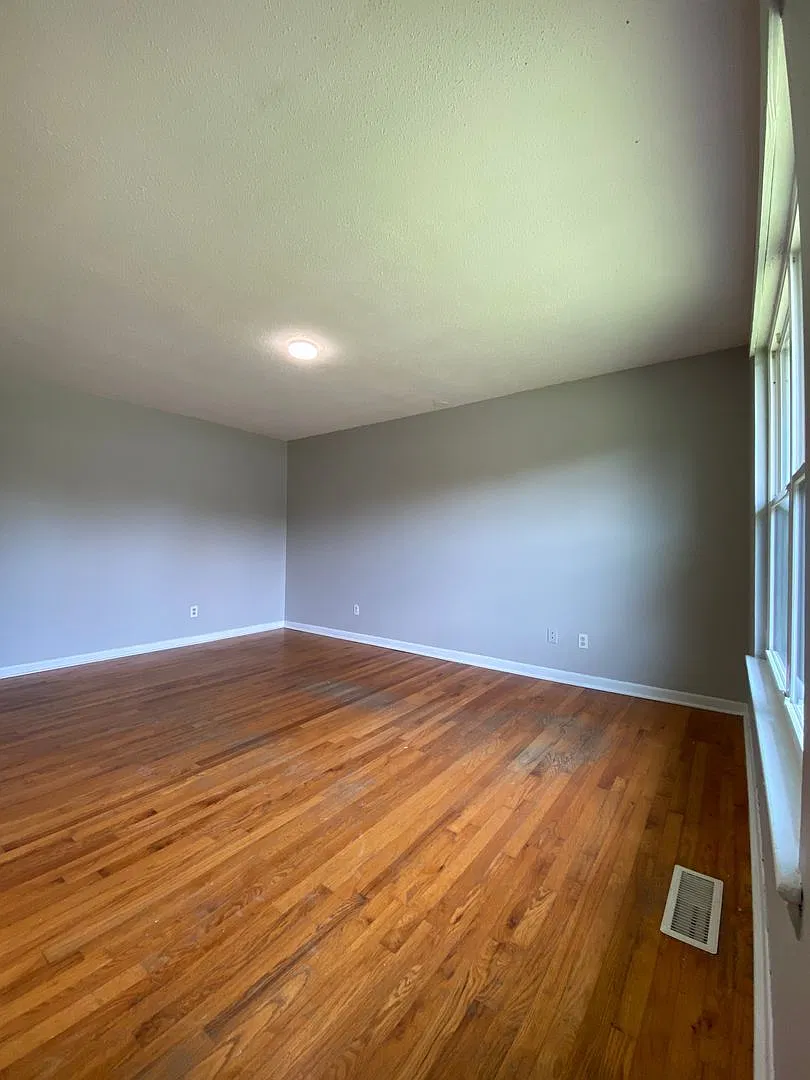 2 bed, 1.0 bath, 1100 sqft, $1,150 — Photo 2