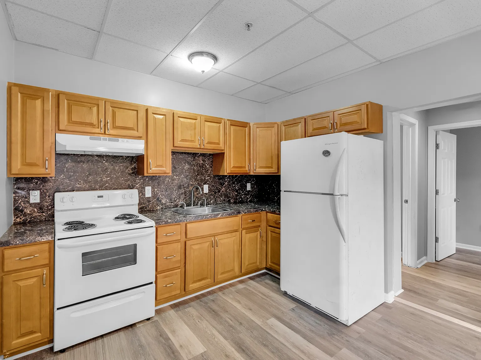 1 bed, 900 sqft, $1,350 — Photo 2