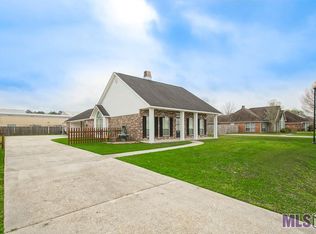 24602 Rolling Meadow Dr, Denham Springs, LA 70726