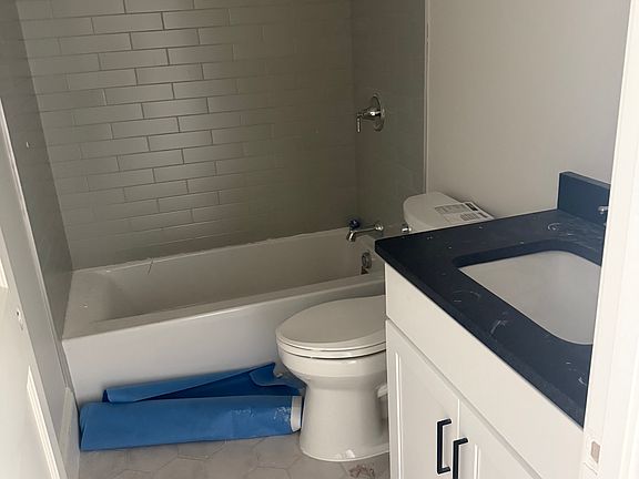 5th image of 108 W Courthouse Ave #201