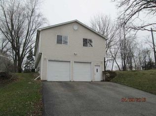 3319 W Lake Shore Dr, Wonder Lake, IL 60097