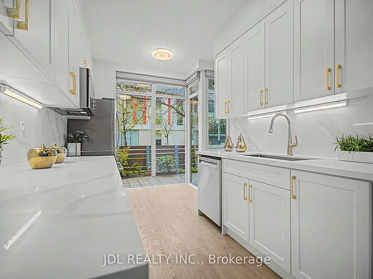 31 Brunel Ct #Townhouse 8 — Photo 10
