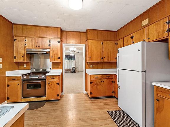 5th image of 1332 Sunset Dr