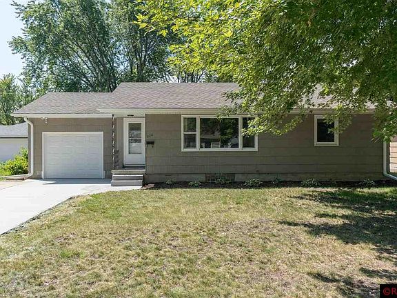 3rd image of 323 N Belmont Dr