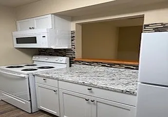 1002 E Main St #5 — Photo 4
