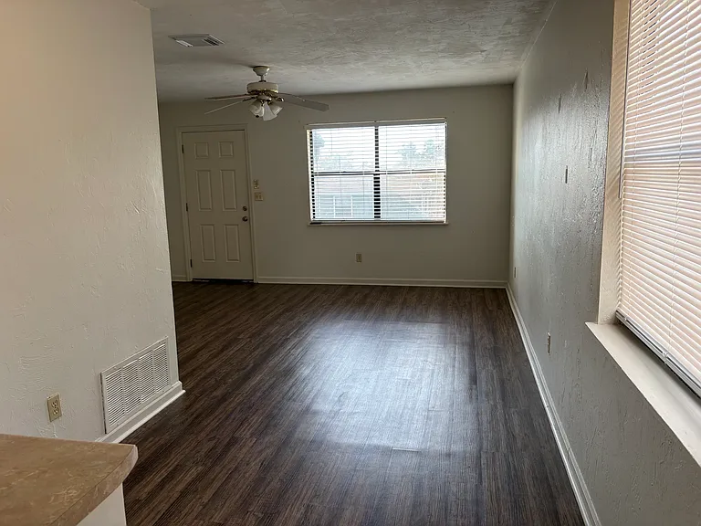 301 Dixie Dr #E2 — Photo 13