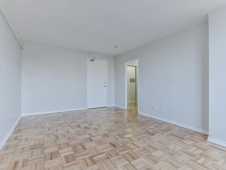 224 Saint George St — Photo 4