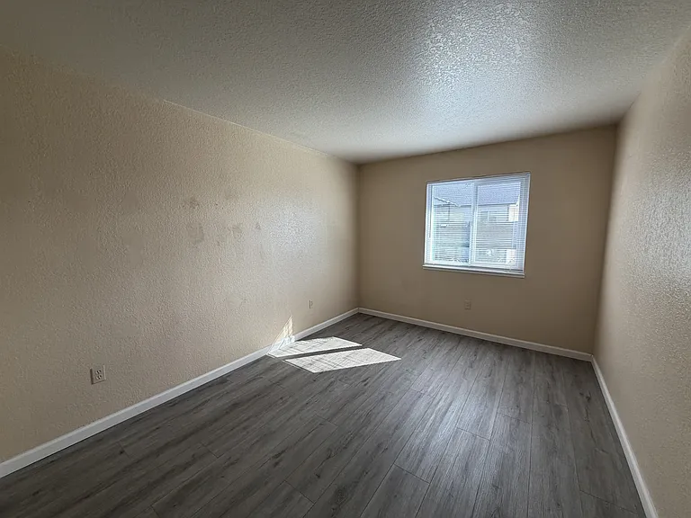 2121 Moffett Rd — Photo 22