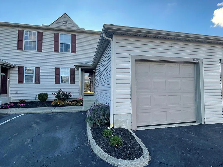 1697 Ridgebury Dr — Photo 1