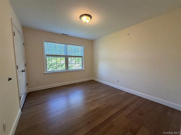 94 Thatcher Ave #94 — Photo 12