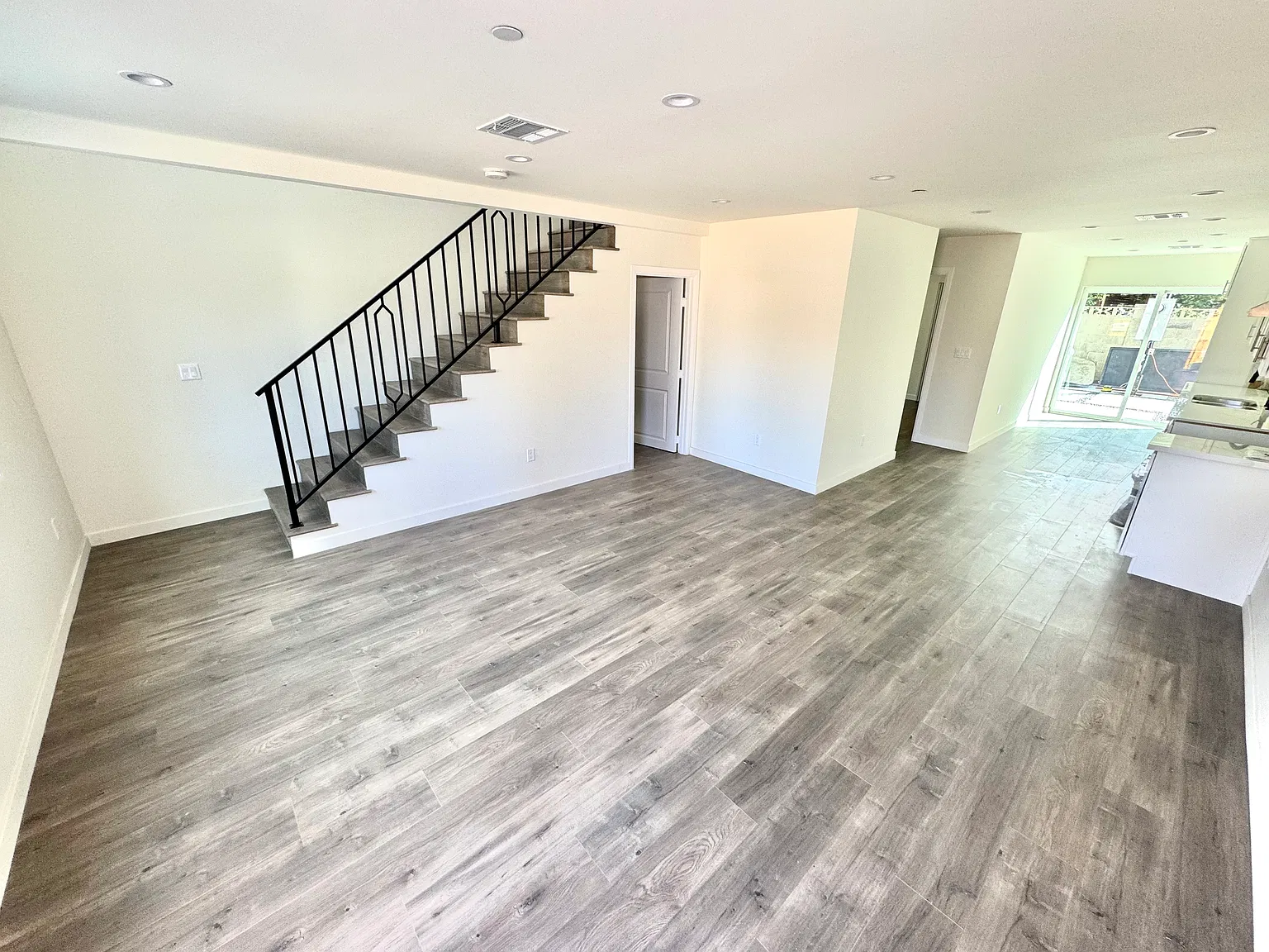 7525 Sausalito Ave — Photo 2