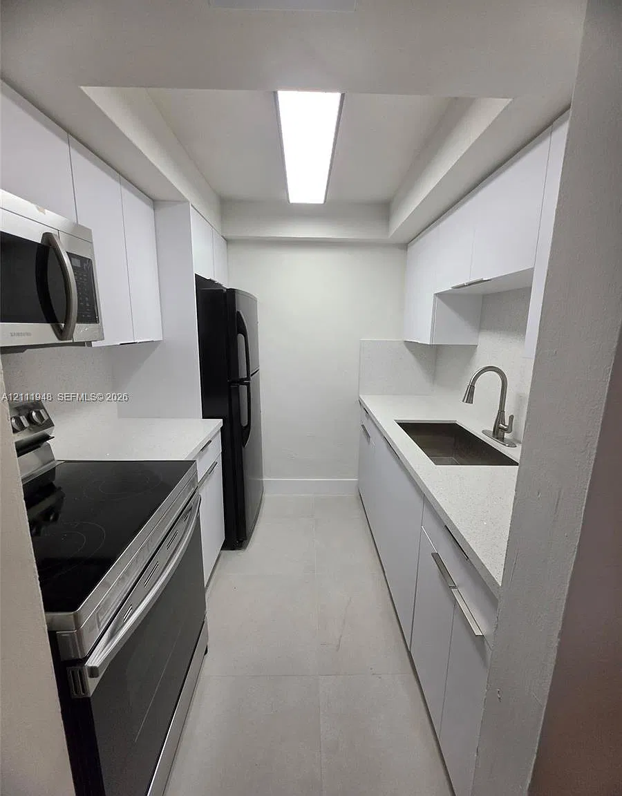 Village At Dadeland Condo — Photo 1