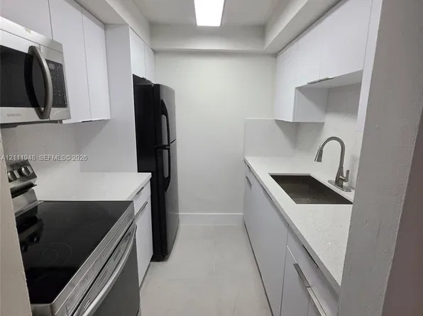 7430 SW 82nd St APT D105, Miami, FL 33143