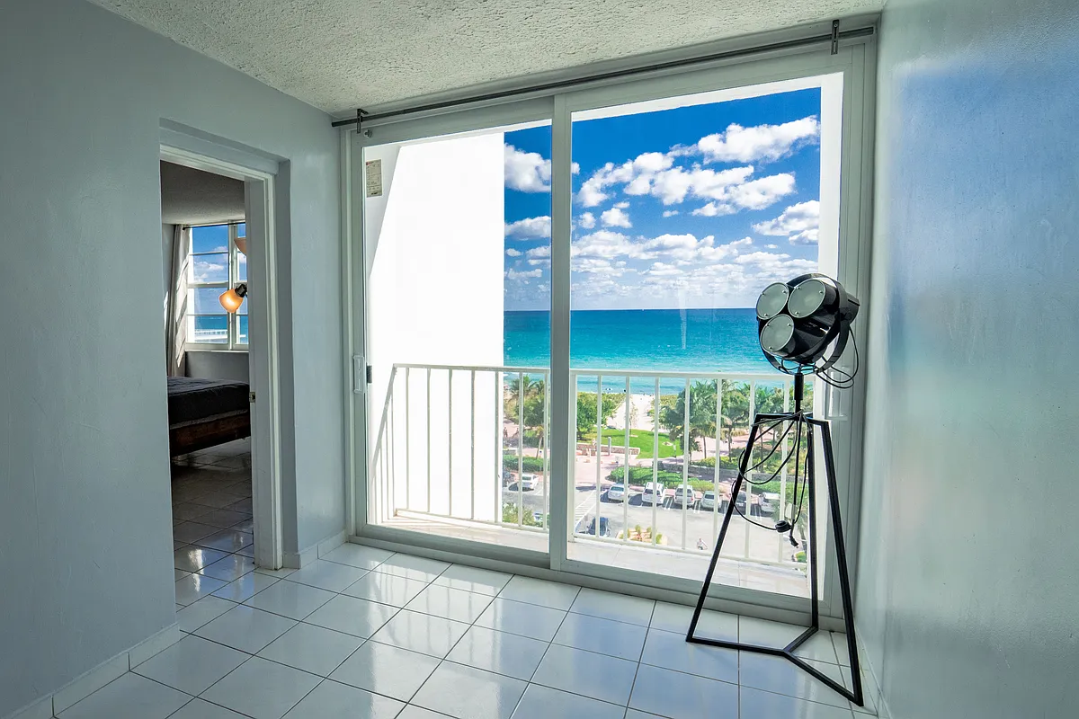 Building Photo - 6450 Collins Ave #703