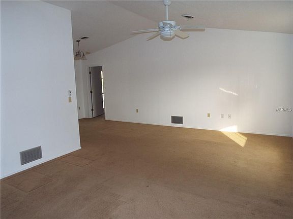 3rd image of 7 Charleston Cir