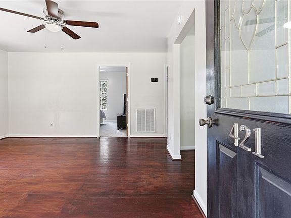 3rd image of 421 Hotrod Ln