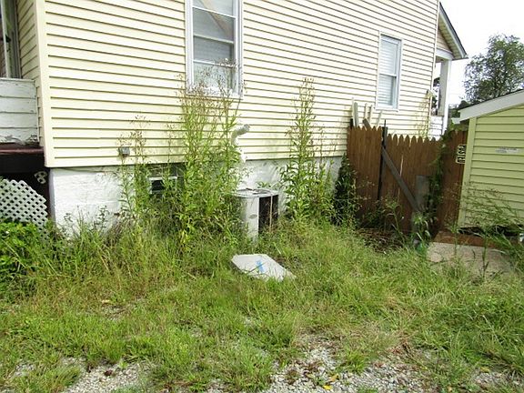 5th image of 132 Pine St