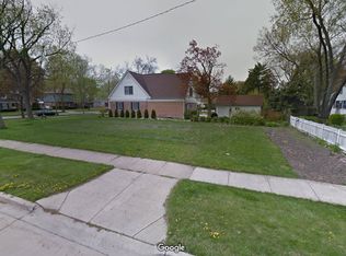 1802 Maple Ave, Northbrook, IL 60062