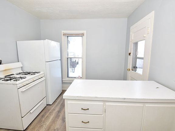 5th image of 306 Pennsylvania Ave APT 3