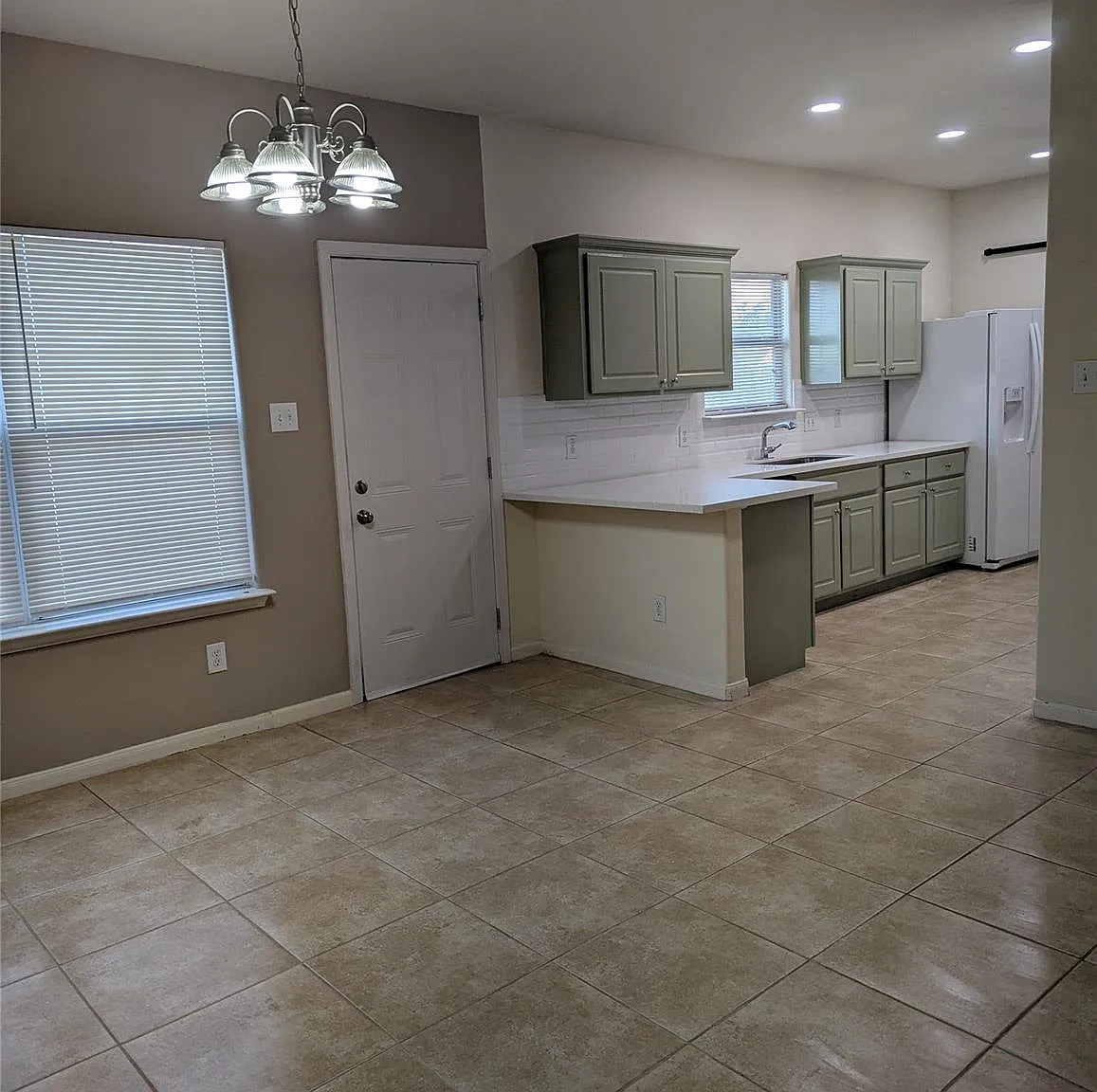 3 bed, 2.5 bath, 2178 sqft, $2,000 — Photo 4