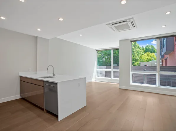 695 6th Avenue 1G image 1 of 40