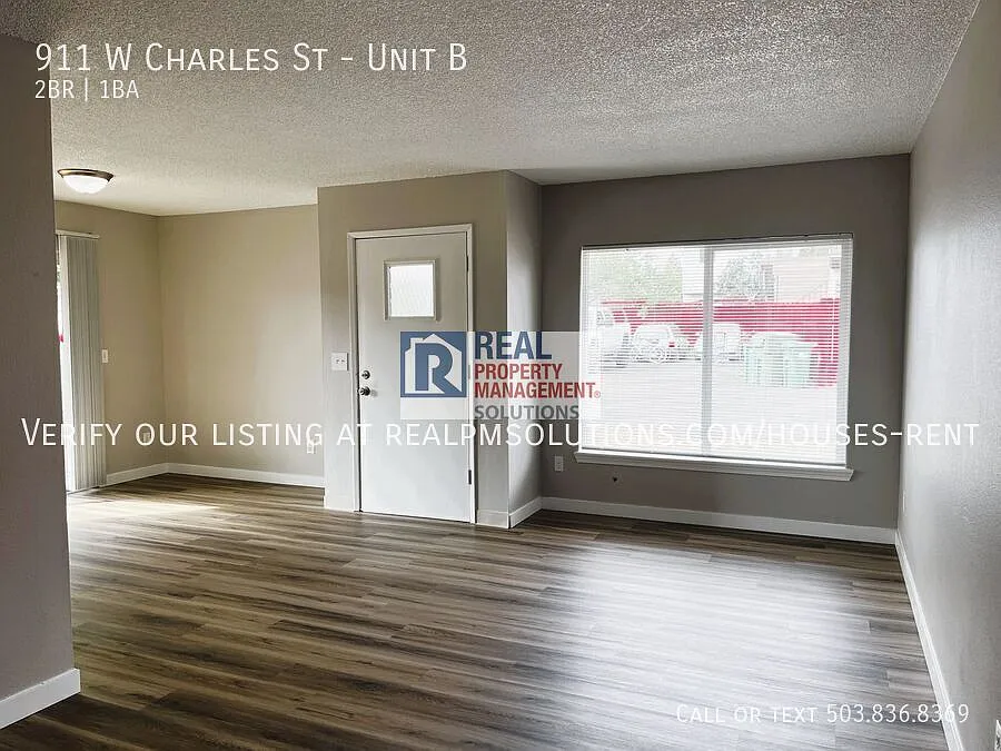 Half Off Of First Month's Rent! Newly Renovated 2-Bedroom Duplex With 2-Car Garage Walk To Downto... — Photo 4