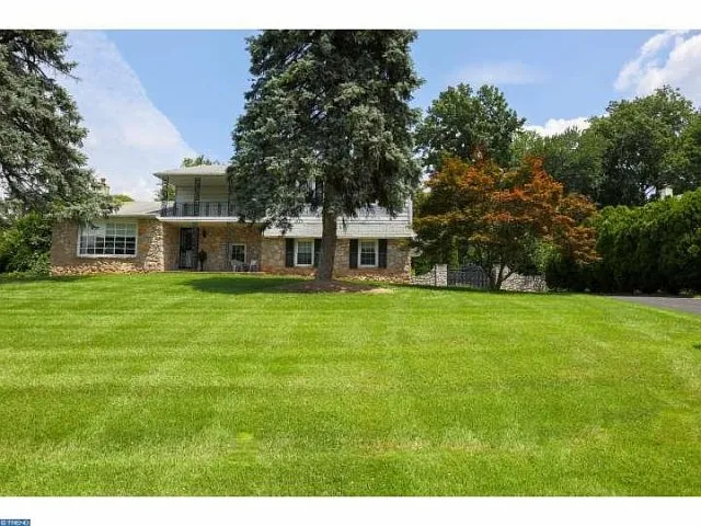 655 Lily Rd photo 1