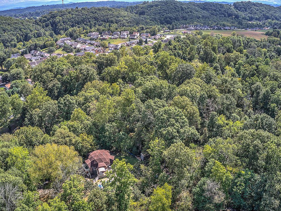 1st image of Windsor Forest Dr