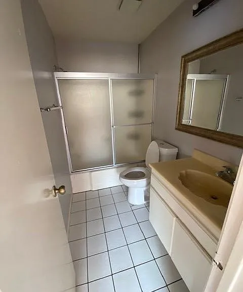 557 E Tujunga Ave #H — Photo 9
