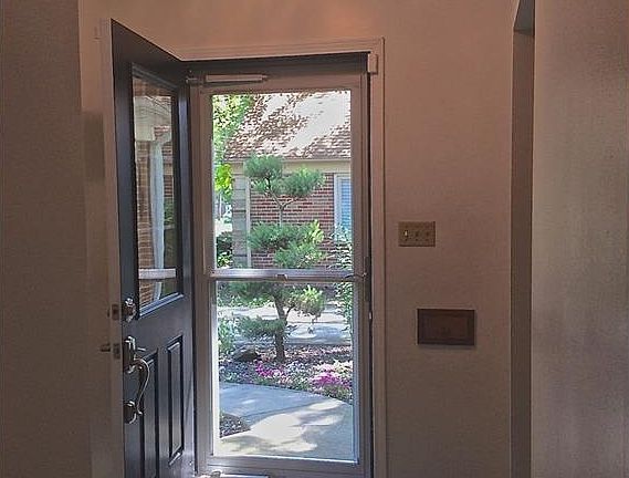3rd image of 896 Sunnyside Ave