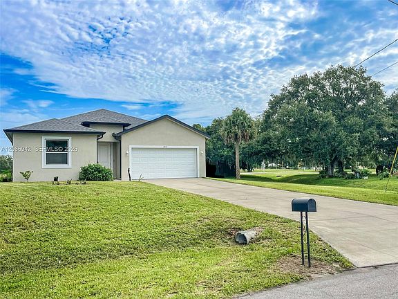 5th image of 2013 Odessa Cir