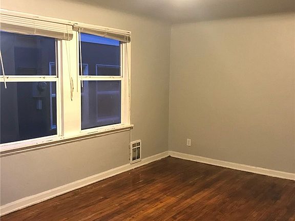 3rd image of 1522 Warren Ave #B